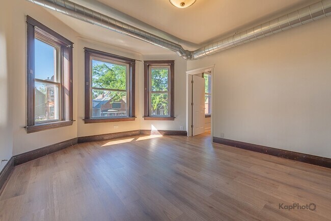 Foto del edificio - 2644 W 22nd Pl