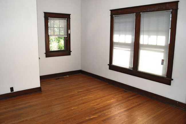 Building Photo - 3 Bed, 1 Bath House - "Stone's Throw"