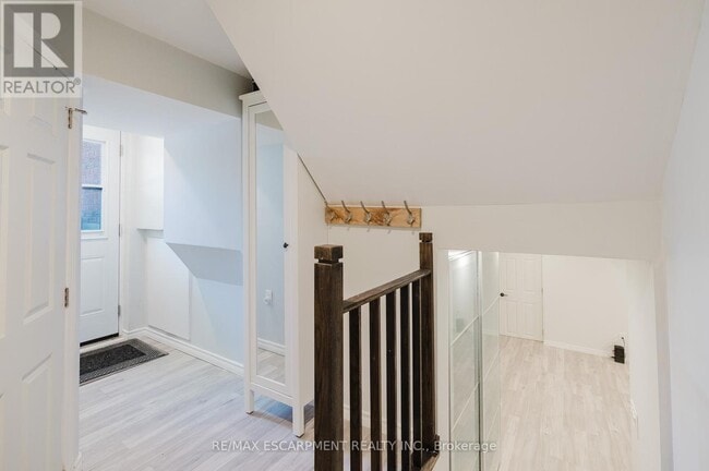 Photo du bâtiment - 2127 Parkway Dr