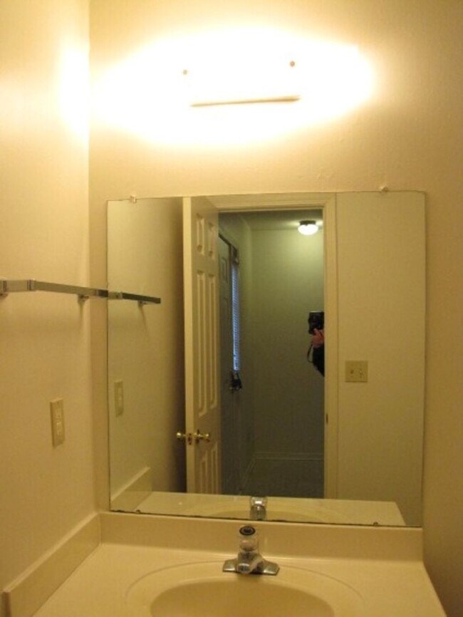 Foto del edificio - Two story townhome in Northeast Pensacola!
