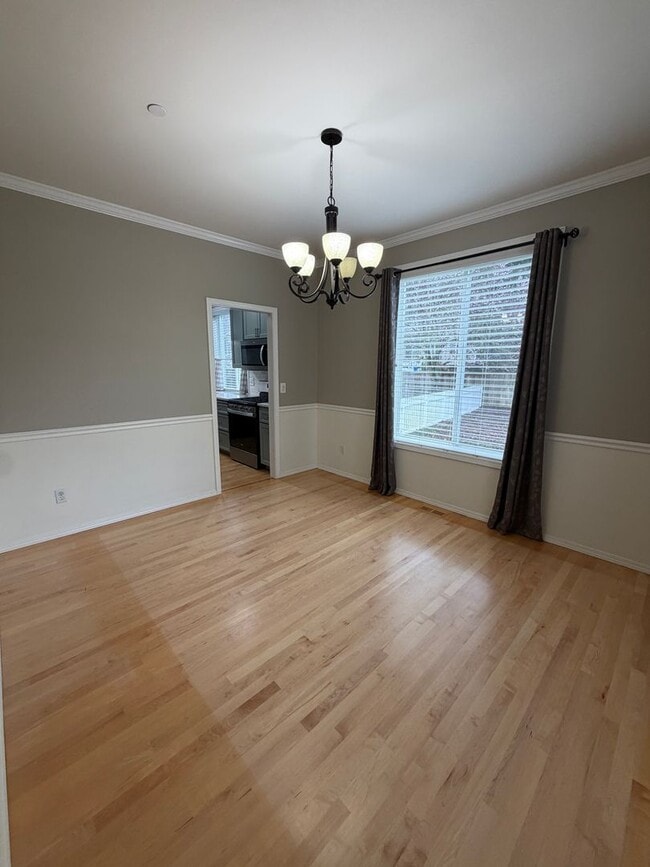 Building Photo - 2060 Hammond Ave