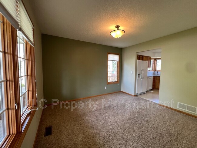 Foto del edificio - 15104 Hawthorn Dr