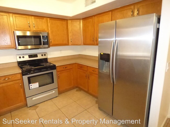 Building Photo - 4 br, 2.5 bath House - 12830 W La Reata Ave