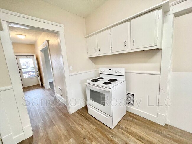Foto del edificio - 1774 E 32nd St