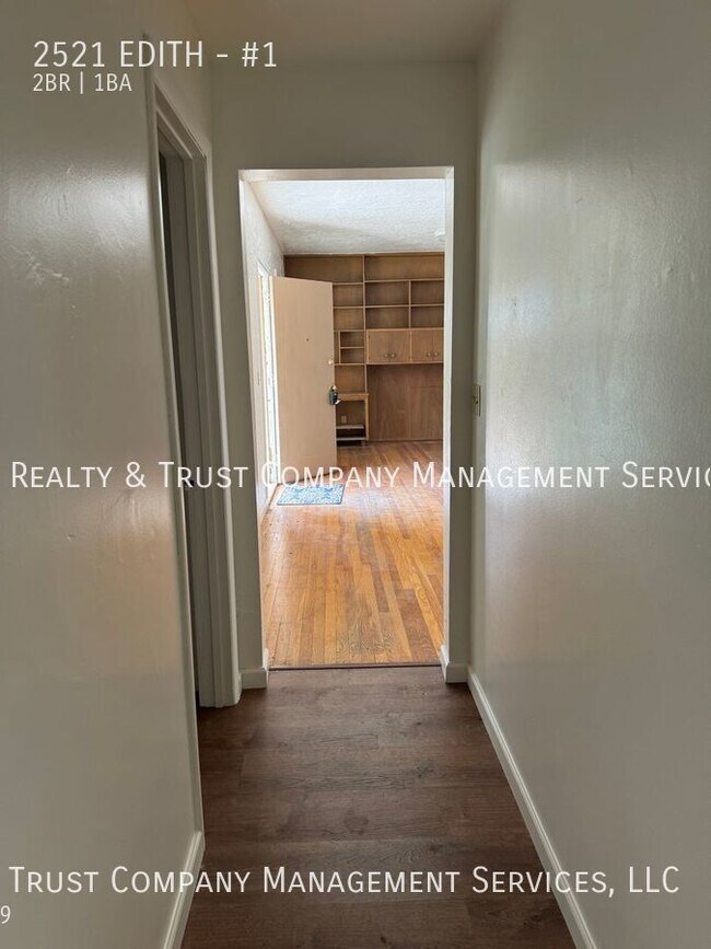 Building Photo - Welcome to our charming 2-bedroom, 1-bathr...