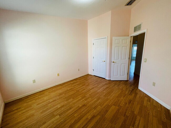 Foto del edificio - Family-Friendly Townhome Close to Beaches ...
