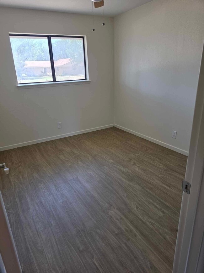 Building Photo - 798 Scarlet Dr