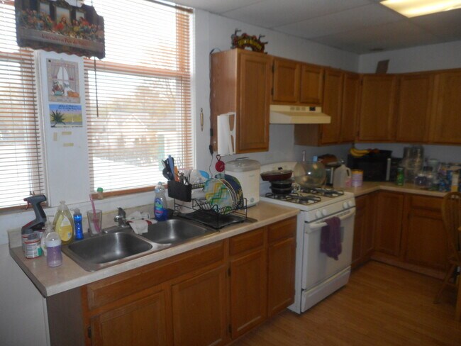 Building Photo - 554 Ringwood Ave