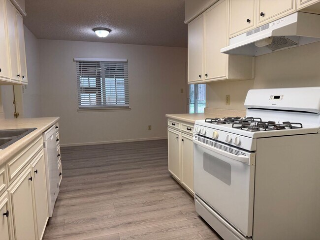 Foto del edificio - Remodeled 3 bedroom 1 bath house