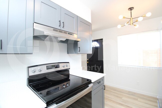 Foto del edificio - 745 W McMurray Blvd