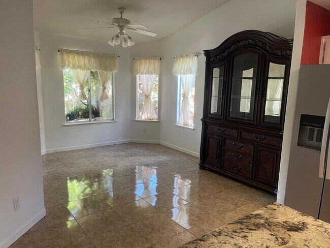 Foto del edificio - 7613 N Meridian Ave