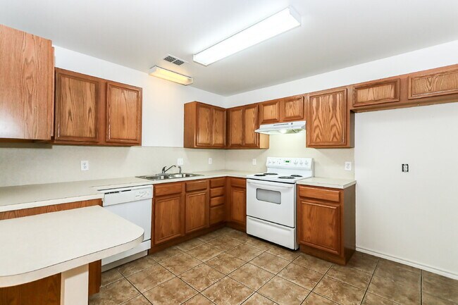 Foto del edificio - 3 Bedroom, 3 Bath, 2 Car Garage Duplex.