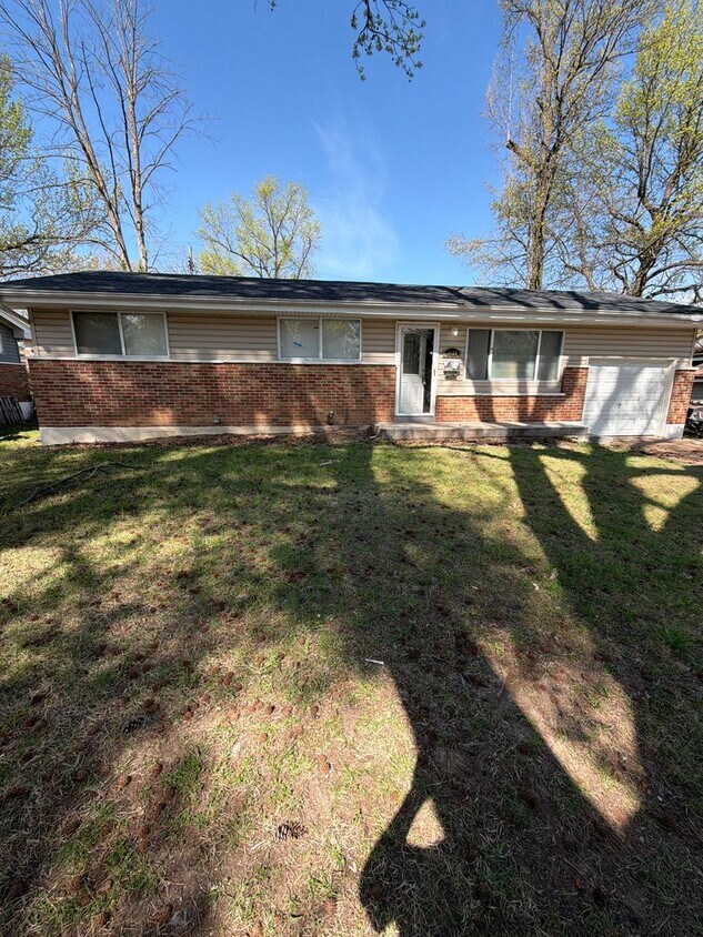 Foto principal - 9723 Portage Dr