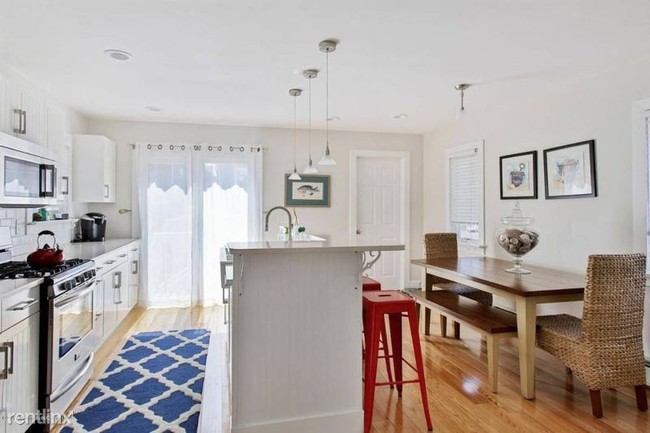 Building Photo - 3 br, 2 bath House - 16 Beach Street