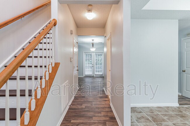 Building Photo - 2523 Thornfield Rd