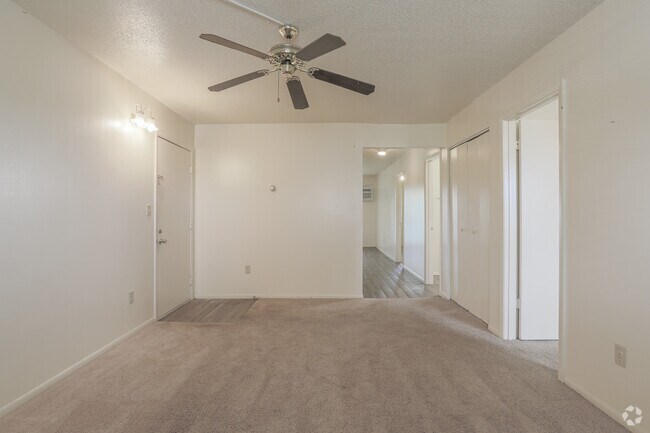 2HAB, 1BA - Sala de estar - Prairieview Rd 307 North