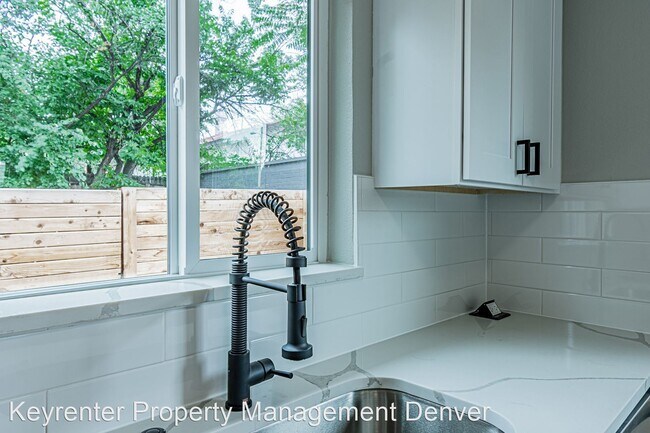 Foto del edificio - 1 br, 1 bath House - 3915 W 38th Ave