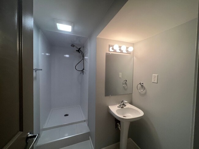 Building Photo - NORTHGATE MOVE IN READY! 3 BEDROOM 2 FULL BATH!