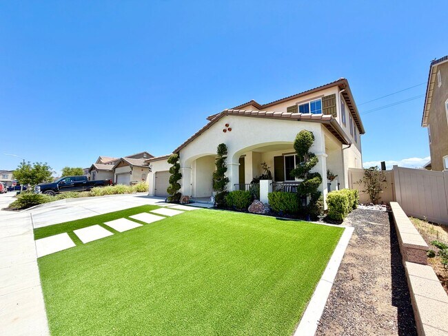 Foto del edificio - Spacious Alderwood Community 4 Bedroom Home with INCLUDED Solar a Loft & Covered Patio