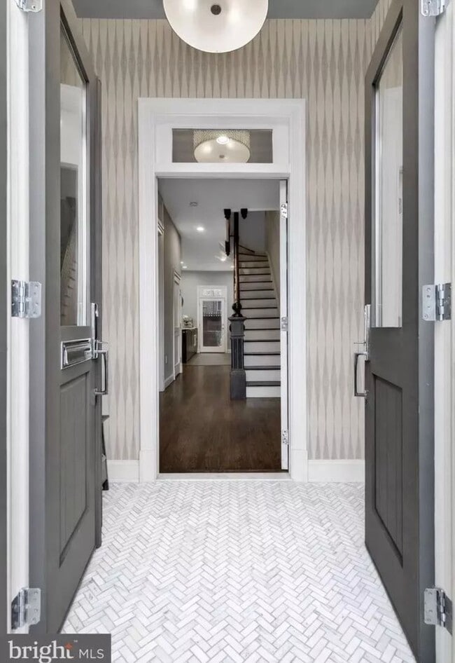 Photo - VICTORIAN MANSION STEPS FROM STANTON PARK House