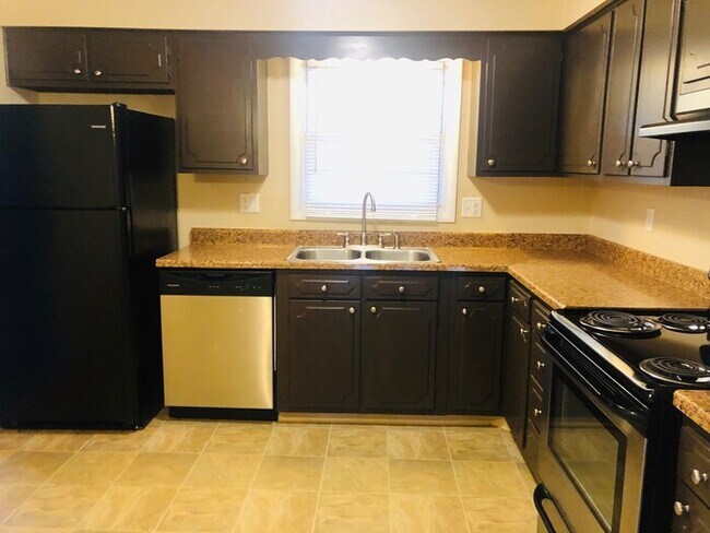 Building Photo - 6253 Weybridge Dr