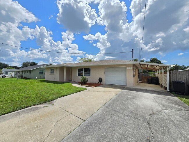Building Photo - 4040 Fleet Ln