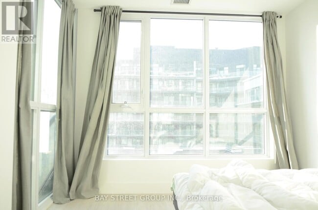 Photo du bâtiment - 6 Greenbriar Rd