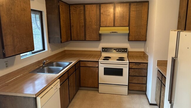 Building Photo - 108-31-41 Thurston Duplex, Bend