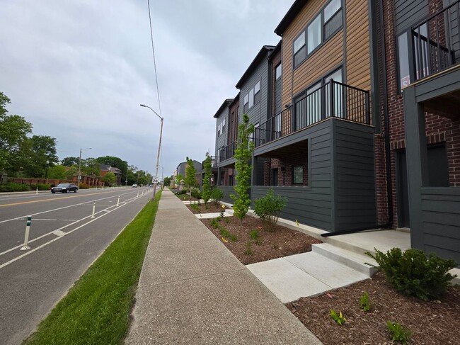 Building Photo - 3610 Trumbull