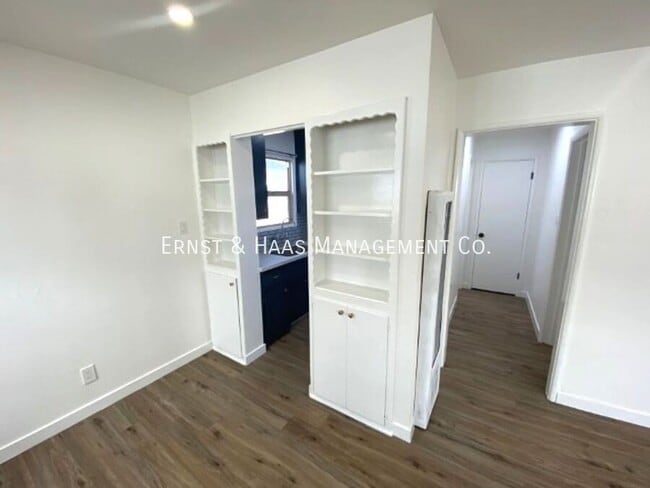 Building Photo - 4510 1/2 N. Lakewood Blvd.-