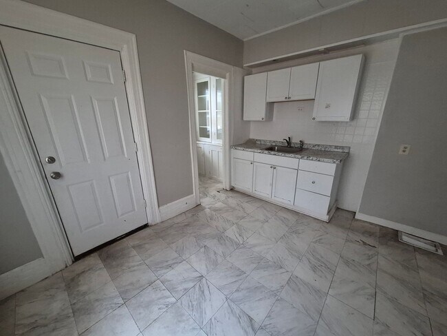 Foto del edificio - 1107-1109-1109 S Clinton Ave