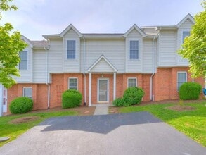 Building Photo - 190 Darci Dr SE