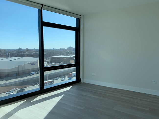 Building Photo - 1133 W Van Buren St
