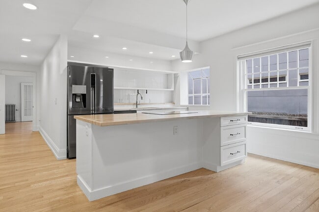 Photo - $2,295.00, 2-bed, 2-bath, located in Denver with beautiful upgrades. Apartment