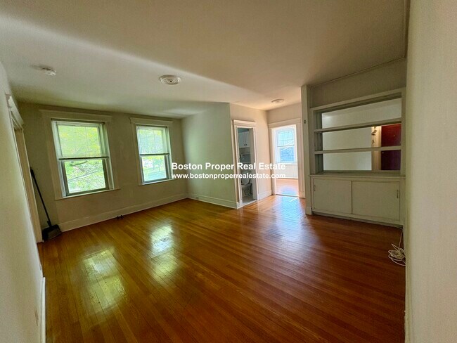 Foto del edificio - 118 Riverway St