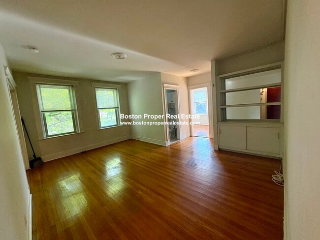 Building Photo - 118 Riverway St