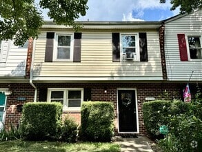 Building Photo - 2216 Sedgewick Dr