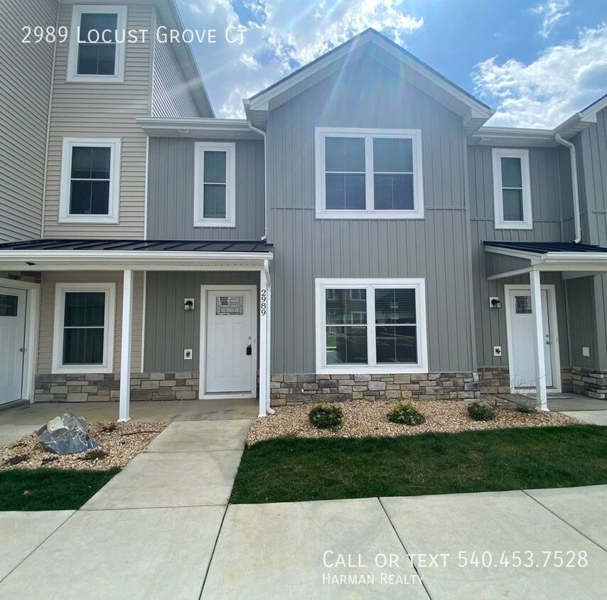 Foto principal - Modern Move In Ready Townhome with a great...