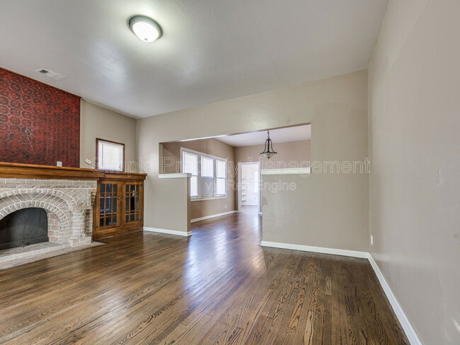 Foto del edificio - 215 NE 16th St