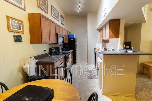 Foto del edificio - 1385 W University Ave