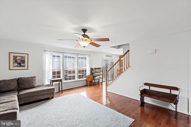 Foto del edificio - 9 Fairbanks Ct