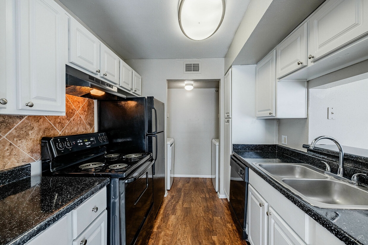 Lago de Como-B1-010-07142025-S - The Park at Lake Como