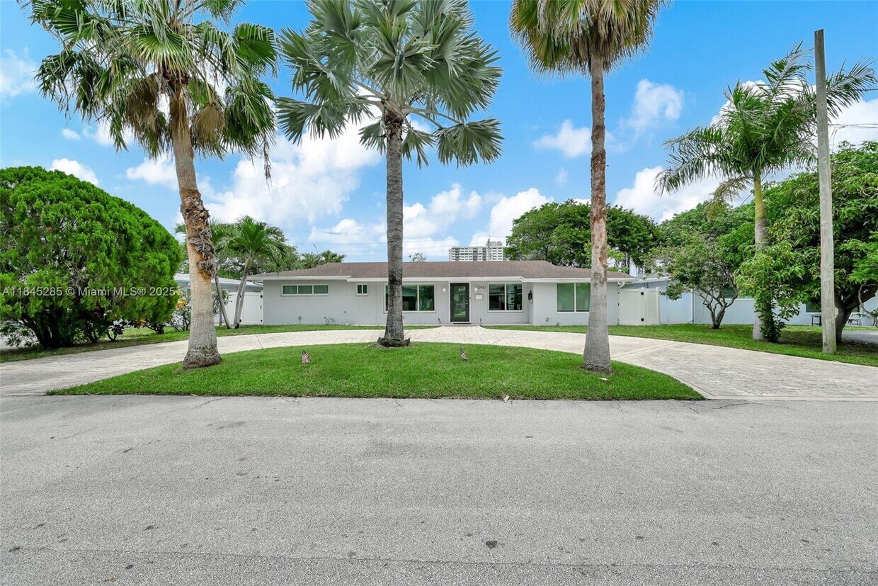 Foto principal - 2432 SE 13th St