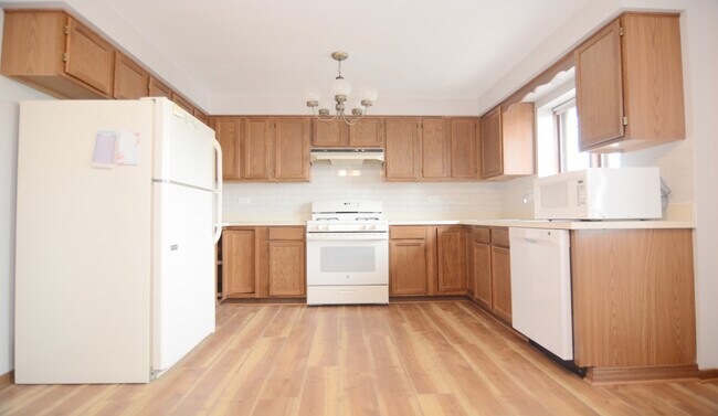 Building Photo - 3607 N Narragansett Ave