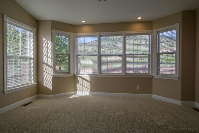Building Photo - 455 E Hillview Dr