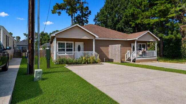 Foto del edificio - Move-in ready 3-bedroom, 2-bath, conveniently located near Lake Conroe & zoned to Montgomery ISD!