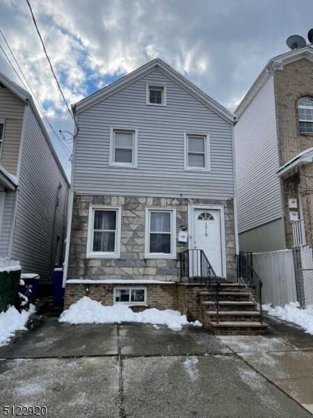 Primary Photo - 1016 Laura St
