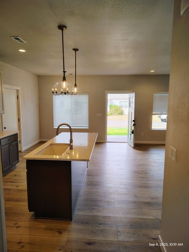 Foto del edificio - Beautiful West Side 3 bedroom 2 bath home