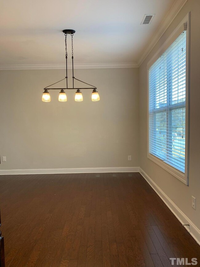 Building Photo - 4216 Vallonia Dr