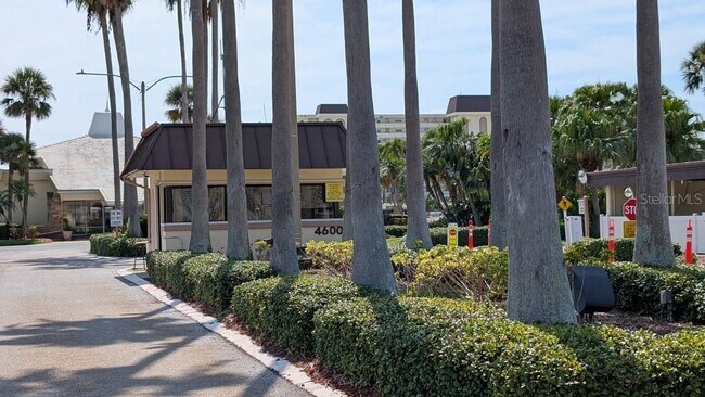 Foto del edificio - 4575 Cove Cir